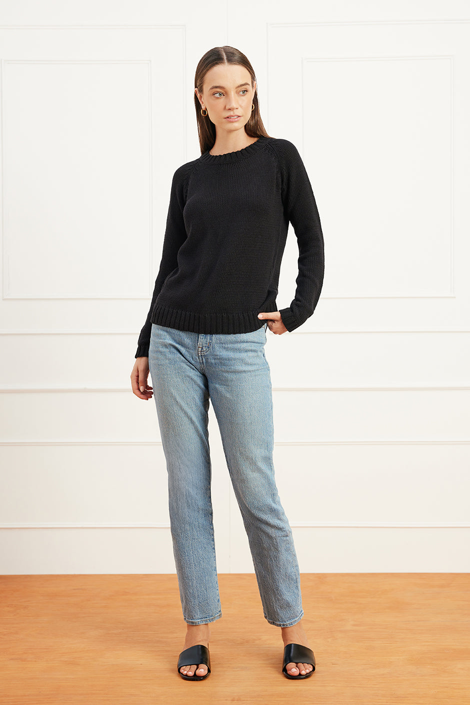 新品　　SLOANE/スローン　　CREW NECK PULLOVER Luxury Handknit Cotton Women's Crewneck Sweater in Black | the