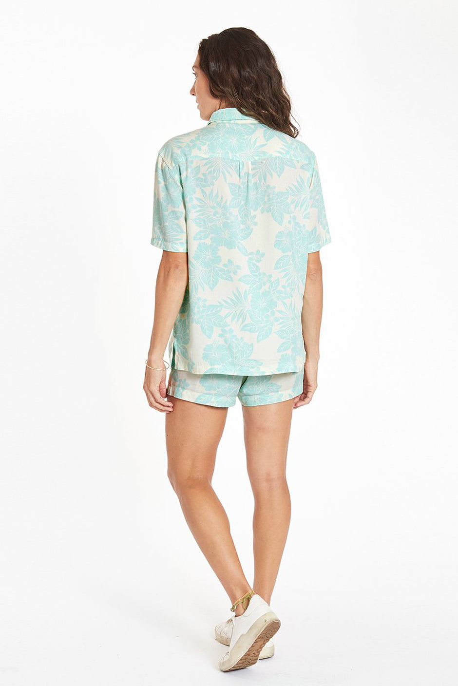 Kaia shirt in Hawaiian Print for women by Paneros Clothing. Back view.